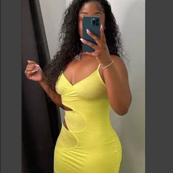Yellow maxi dress 🍋 Cute 🥰 - Picture 1 of 5